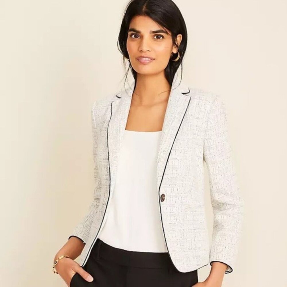 Ann Taylor Blazer White & Black 4P